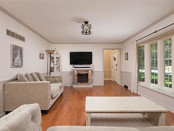5th image of 618 E Leslie Dr