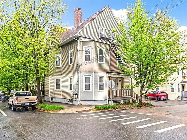 2 Poplar St #1 — Photo 3