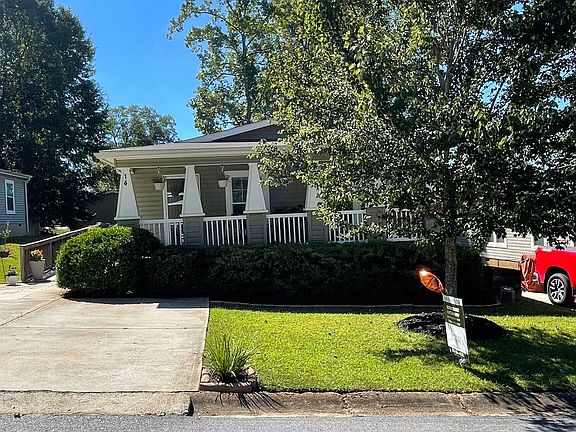 2nd image of 14 Redwood Cir