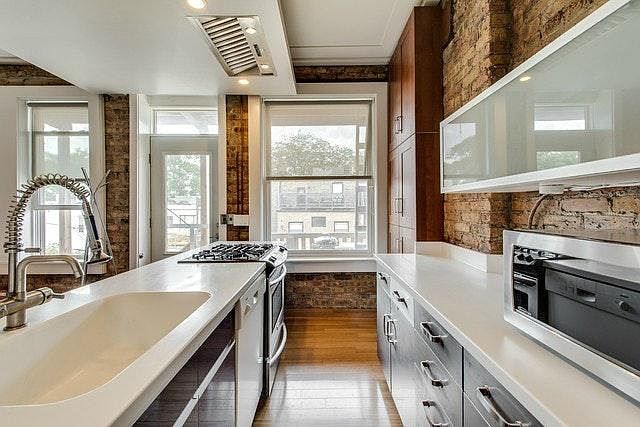 1st image of 3824 N Kenmore Ave #3