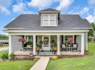 804 S Trinity St, Decatur, TX 76234