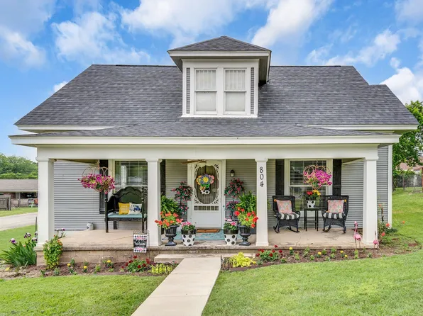 804 S Trinity St, Decatur, TX 76234