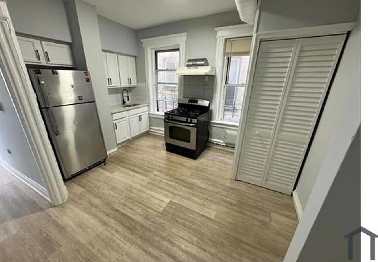 3 bed, $2,100 — Photo 1