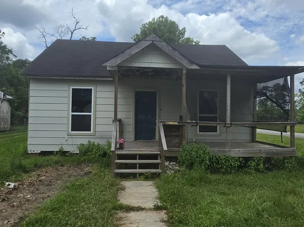 775 N 8th St, Silsbee, TX 77656