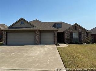 8413 N 76th East Ave, Owasso, OK 74055