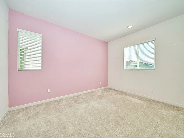 2622 E Embry Ln — Photo 45
