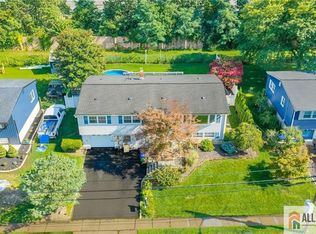 14 Harmon Rd, Edison, NJ 08837