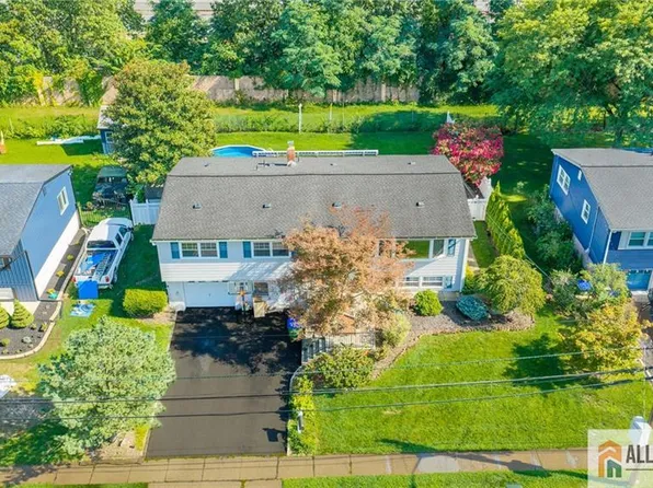 14 Harmon Rd, Edison, NJ 08837