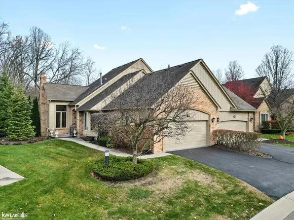 2206 Elm Cir, Shelby Township, MI 48316