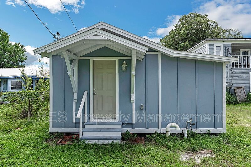 1st image of 710 1/2 Cypress Ave