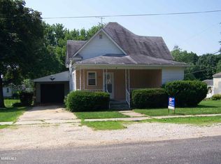 215 E 3rd St, Chadwick, IL 61014