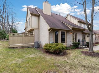 2726 Winter Garden Ct, Ann Arbor, MI 48105