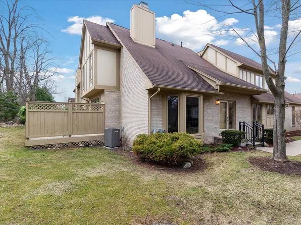 2726 Winter Garden Ct, Ann Arbor, MI 48105
