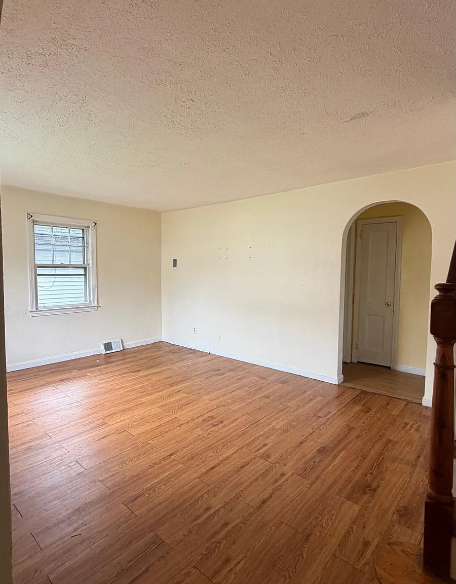 4 bed, 1276 sqft, $2,599 — Photo 3