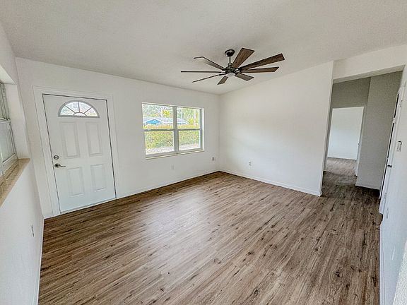 4th image of 3307 36th Ave W