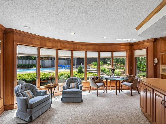 5th image of 217 Arbor Ln