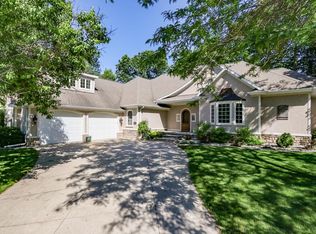 1828 Deer Crossing Ct, Neenah, WI 54956