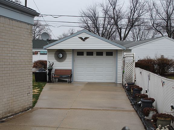 3rd image of 739 Eastlawn Ave