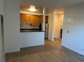 1069 Raymond Ave, Long Beach, CA
