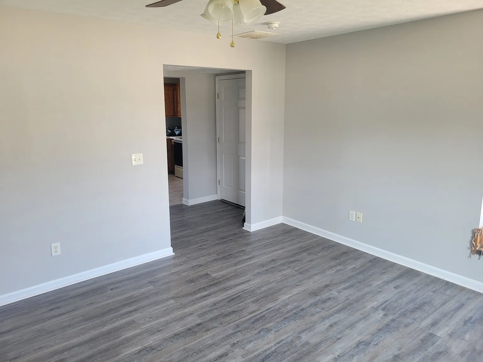 2 bed, 1.5 bath, 1300 sqft, $1,100 — Photo 3