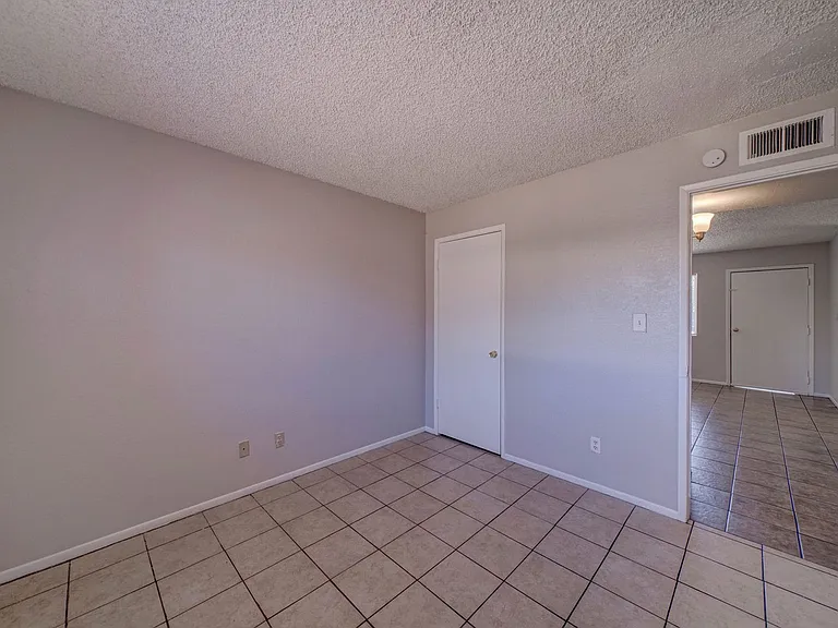 371 N Williams St — Photo 15