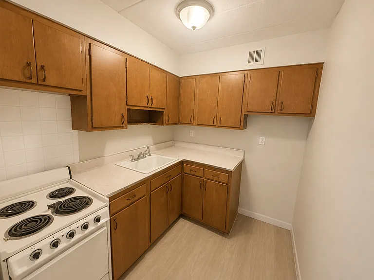 Blackstone Apartments — Photo 4