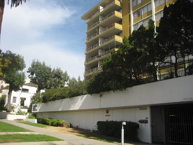 Occidental Towers Apartments — Photo 67