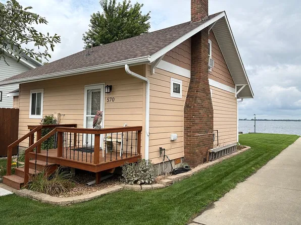 570 S Lake Dr, Watertown, SD 57201