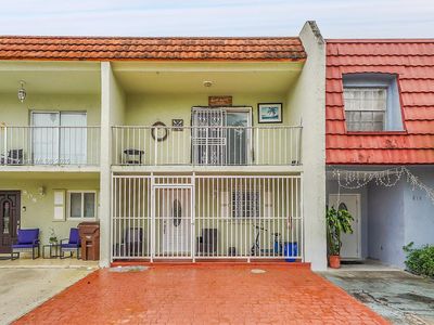 810 W 80th Pl, Hialeah, FL, 33014