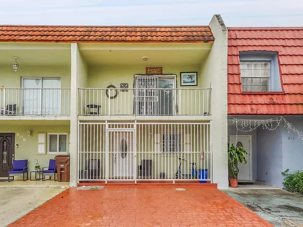 810 W 80th Pl, Hialeah, FL 33014