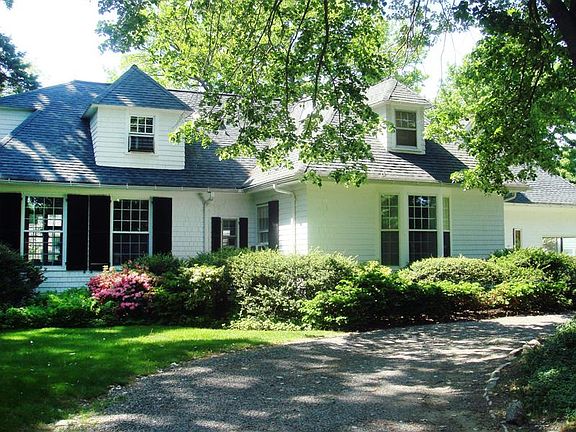 Bleeker Avenue Exterior