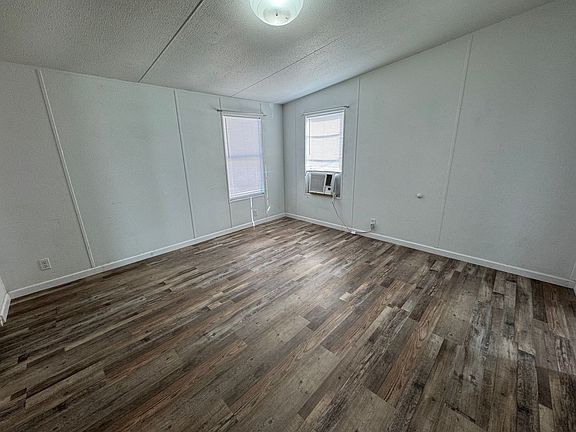 5th image of 708 NE Braughton St