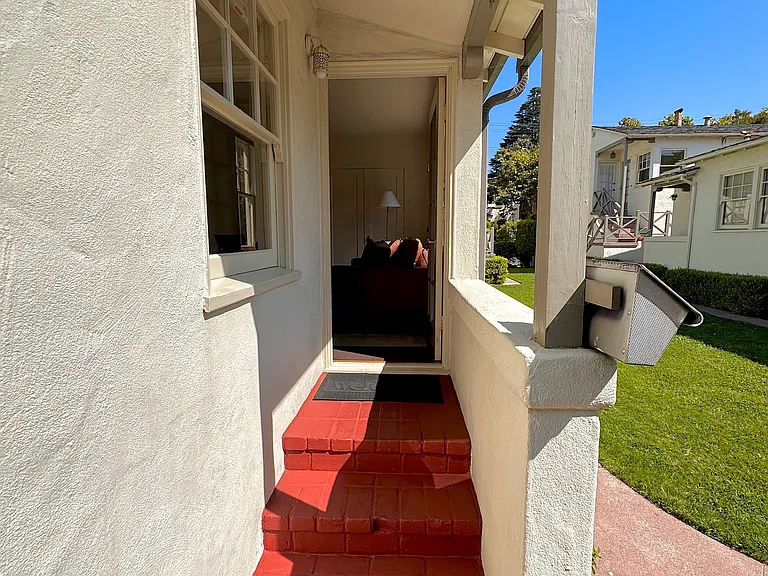 Private Entrance