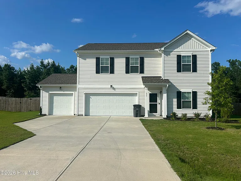 423 Bassett Ln — Photo 2