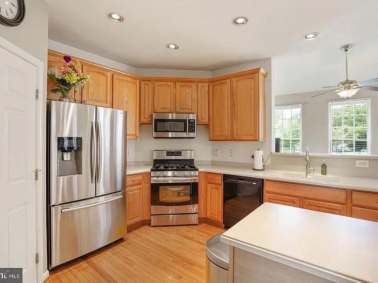 6755 Calthorpe Pl — Photo 6