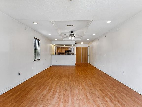 2nd image of 2666 Acacia St