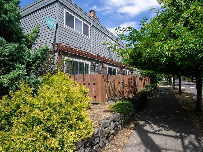 1625 SE Bidwell St #8 — Photo 1