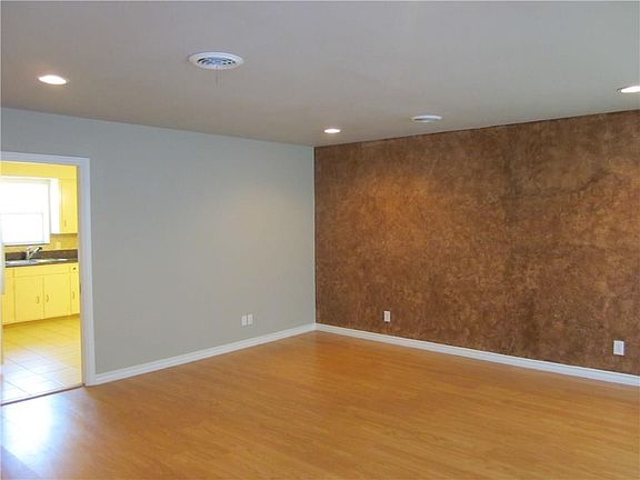 2nd image of 404 E Polk St