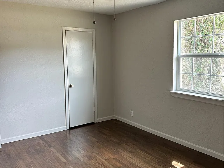 2502 Kingsdale Dr — Photo 14