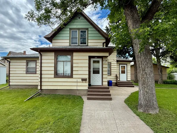 912 S Lloyd St, Aberdeen, SD 57401