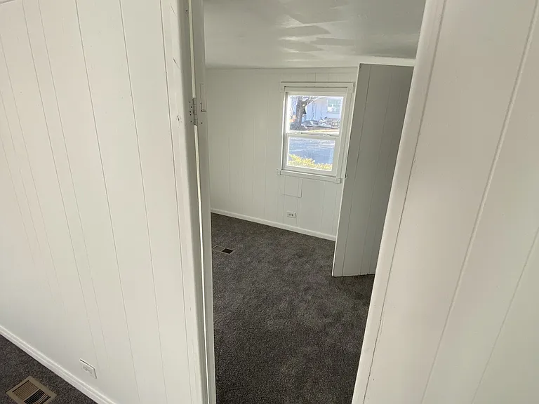 247 N 2 W — Photo 2