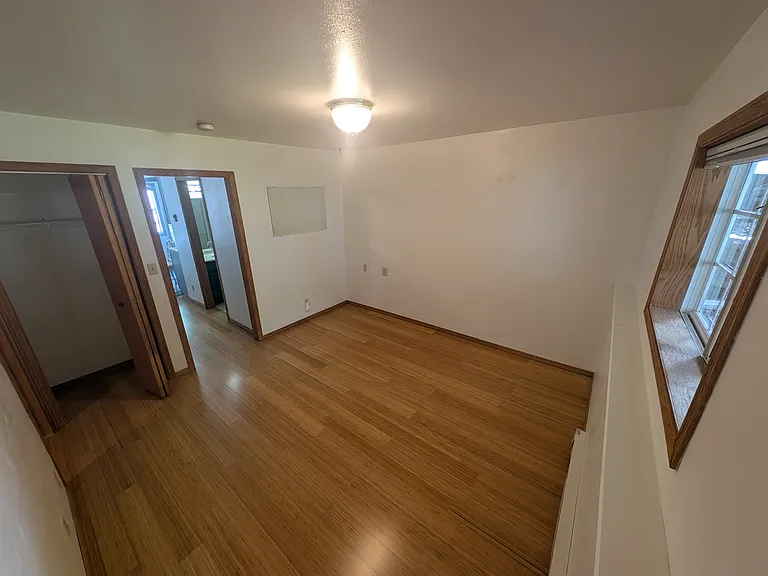 106 Spruce Ct — Photo 2
