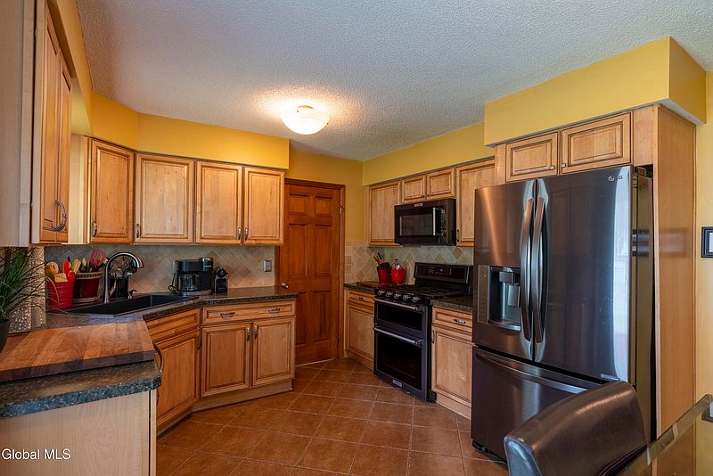 3rd image of 3 Snowberry Drive
