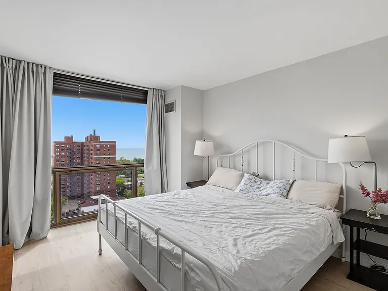 4343 N Clarendon Ave #1812 — Photo 4
