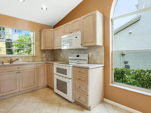 3rd image of 9181 SE Deerberry Pl