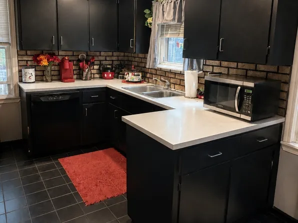 14 Detroit St, Springfield, MA 01104