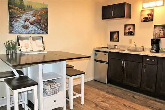 1 bed, 1.0 bath, 450 sqft, $790 — Photo 3