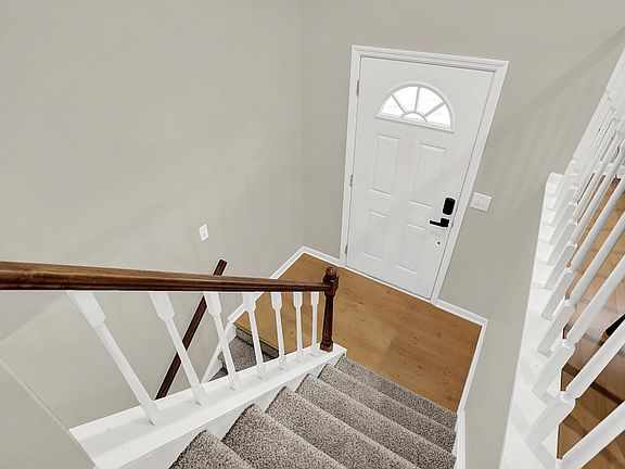 4th image of 9017 Knights Ct