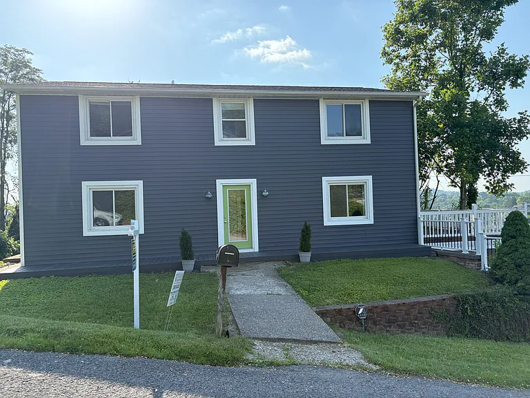 752D Northwest Dr — Photo 1