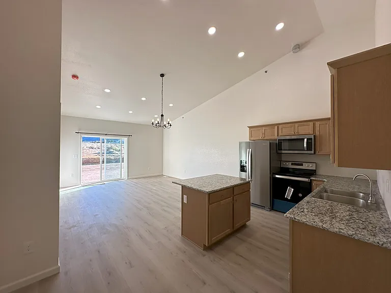 1744 Mariposa Rd #B-2 — Photo 7